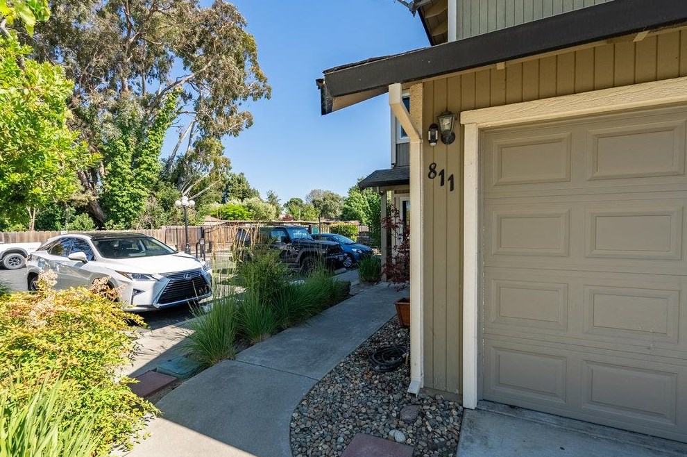 811 Nash Rd 811, Hollister, CA 95023