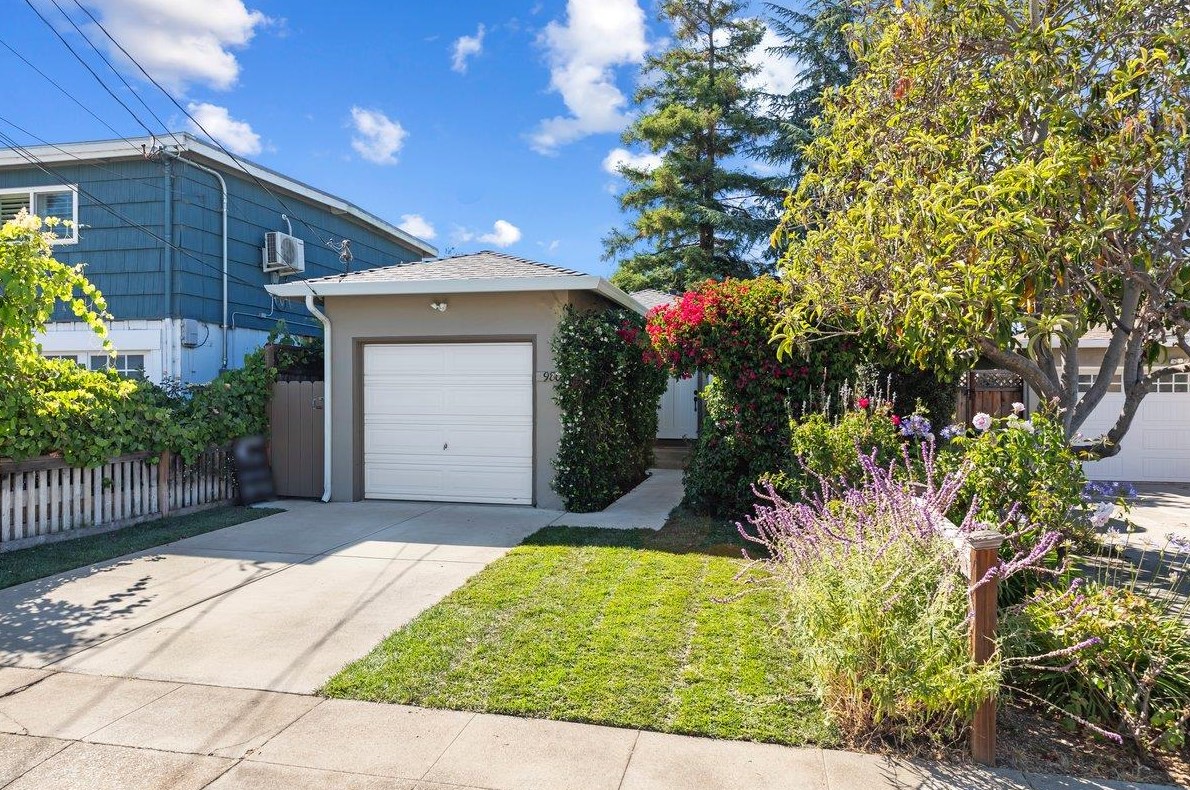 980 Cherry St, San Carlos, CA 94070-3205