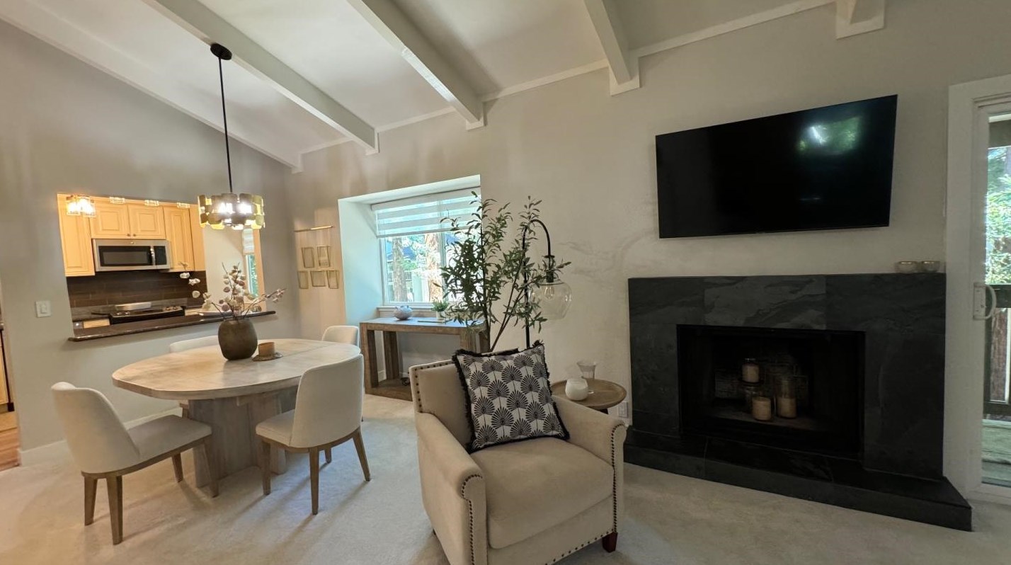19421 Vineyard Ln, Saratoga, CA 95070