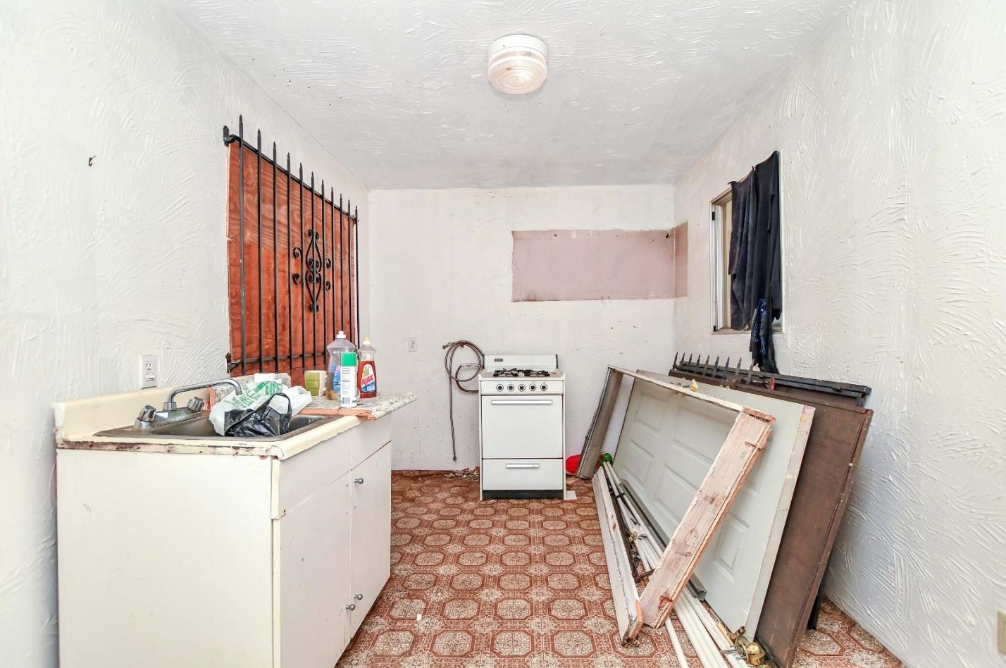 1317 24 St, Oakland CA  94601-1206 exterior