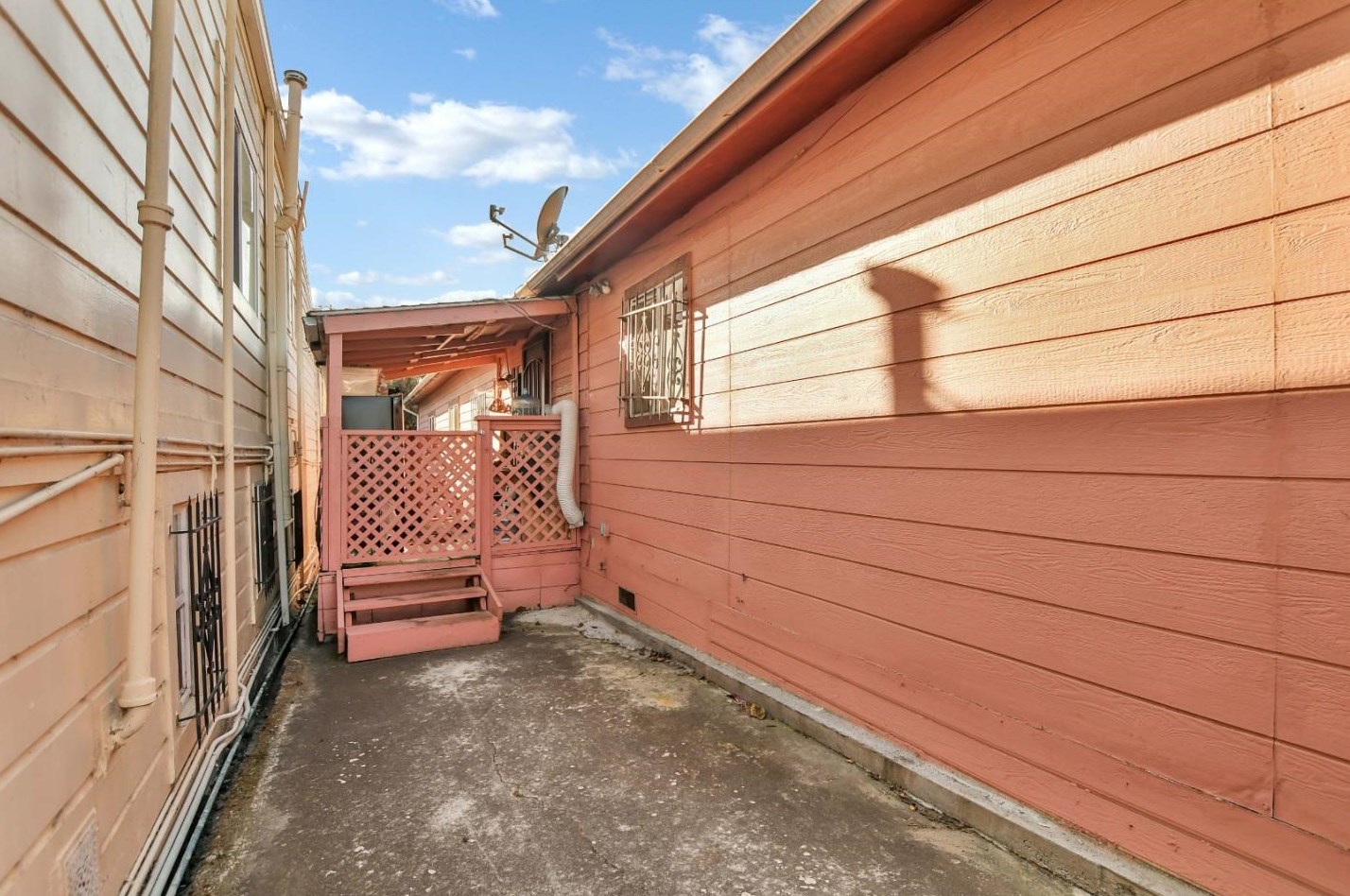 1317 24 St, Oakland CA  94601-1206 exterior