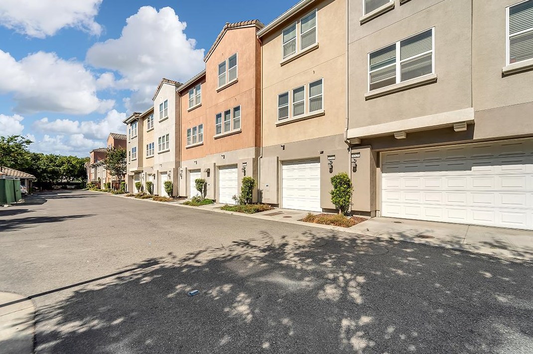 1533 Fiesta Ln, San Jose, CA 95126-2540