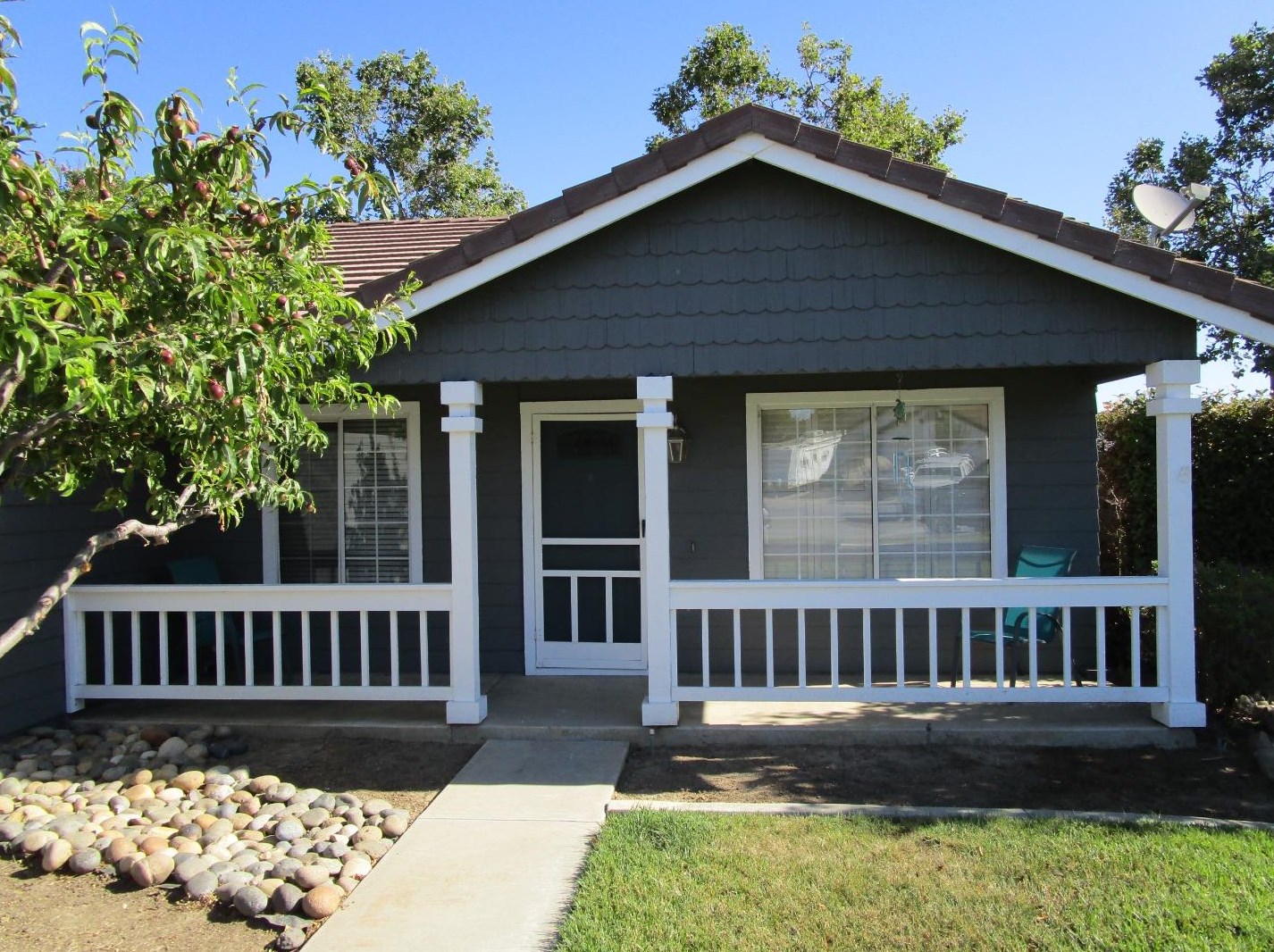 2180 Osborne Cir, Hollister, CA 95023