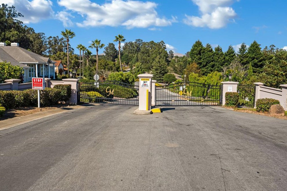 18383 Meadow Ridge Rd, Salinas, CA 93907-1643