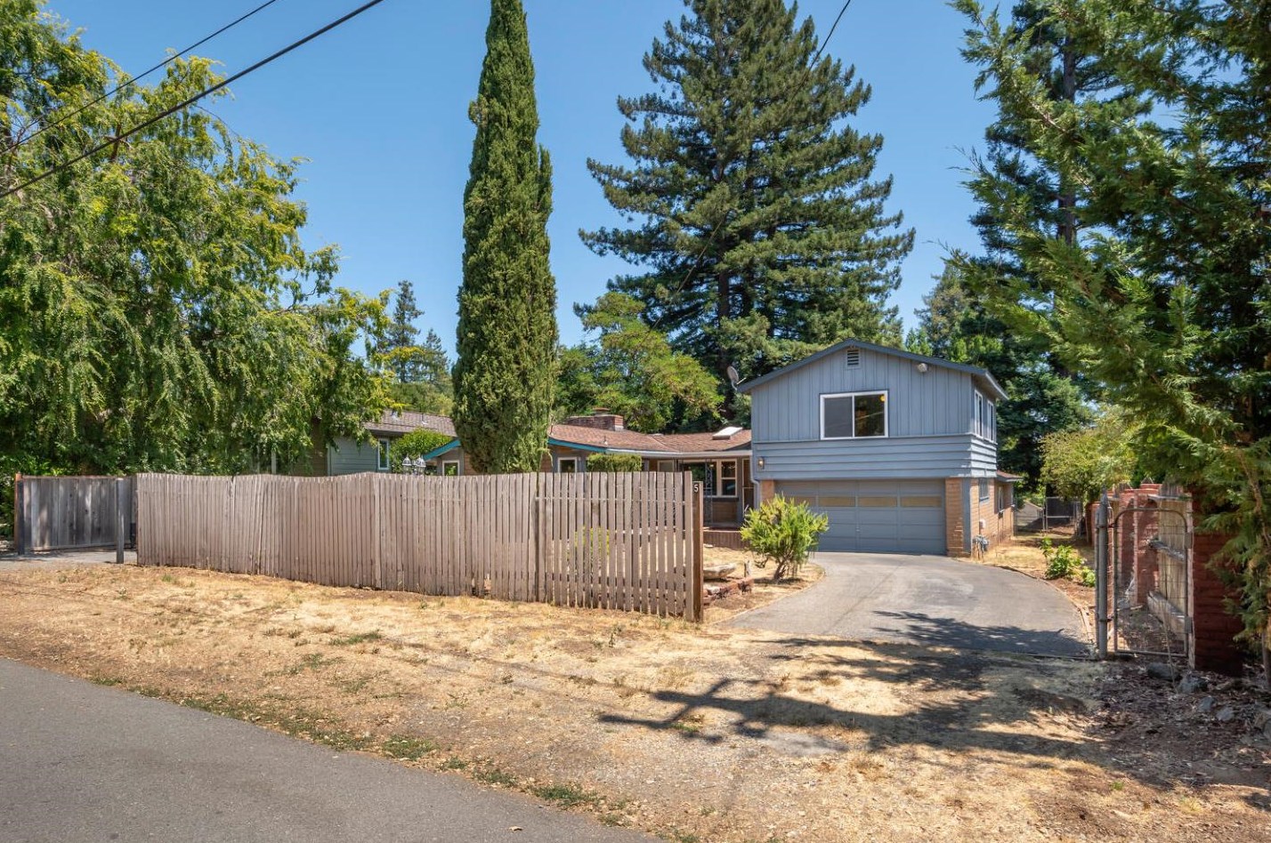 5 Palm Circle Rd, Redwood City, CA 94062