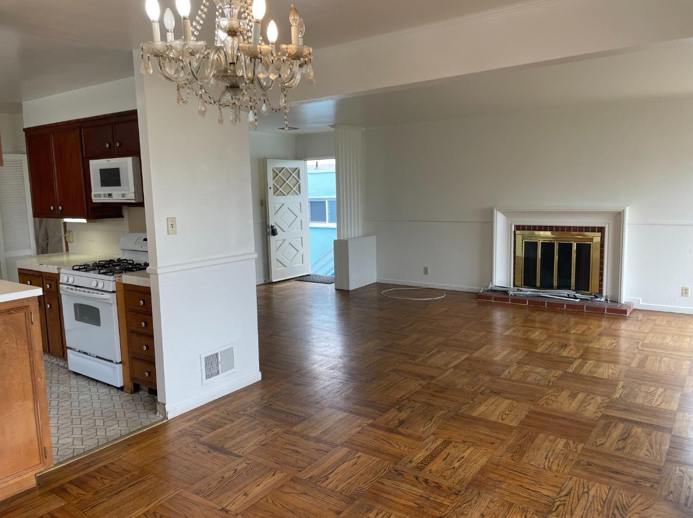 679 Southgate Ave, Daly City, CA 94015-3557