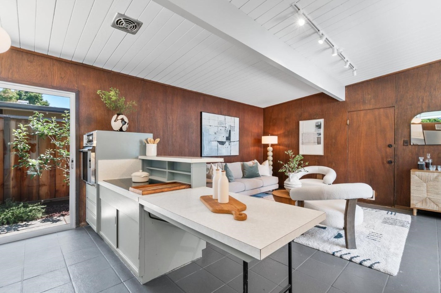 1150 Mary Ave, Sunnyvale CA  94087-2103 exterior