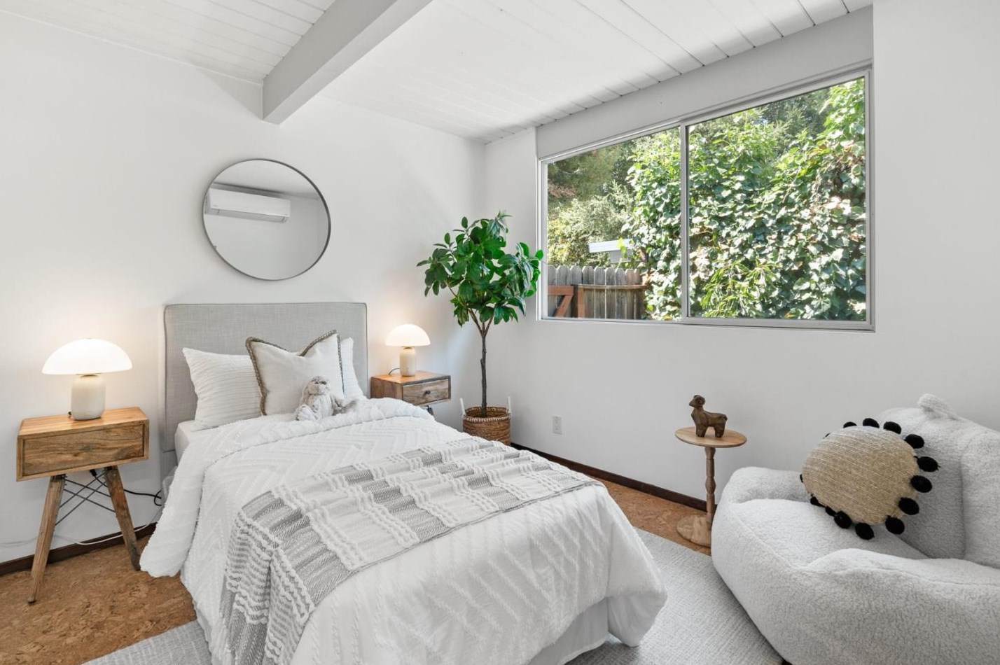 1150 Mary Ave, Sunnyvale CA  94087-2103 exterior