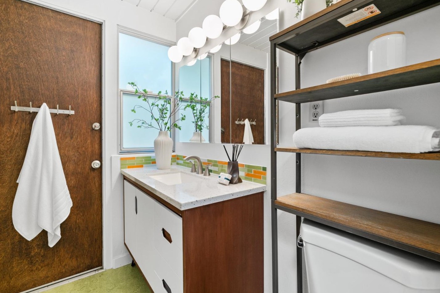 1150 Mary Ave, Sunnyvale CA  94087-2103 exterior