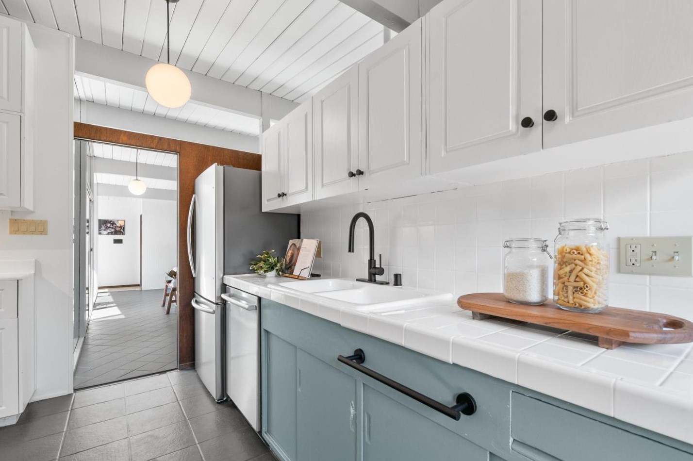 1150 Mary Ave, Sunnyvale CA  94087-2103 exterior