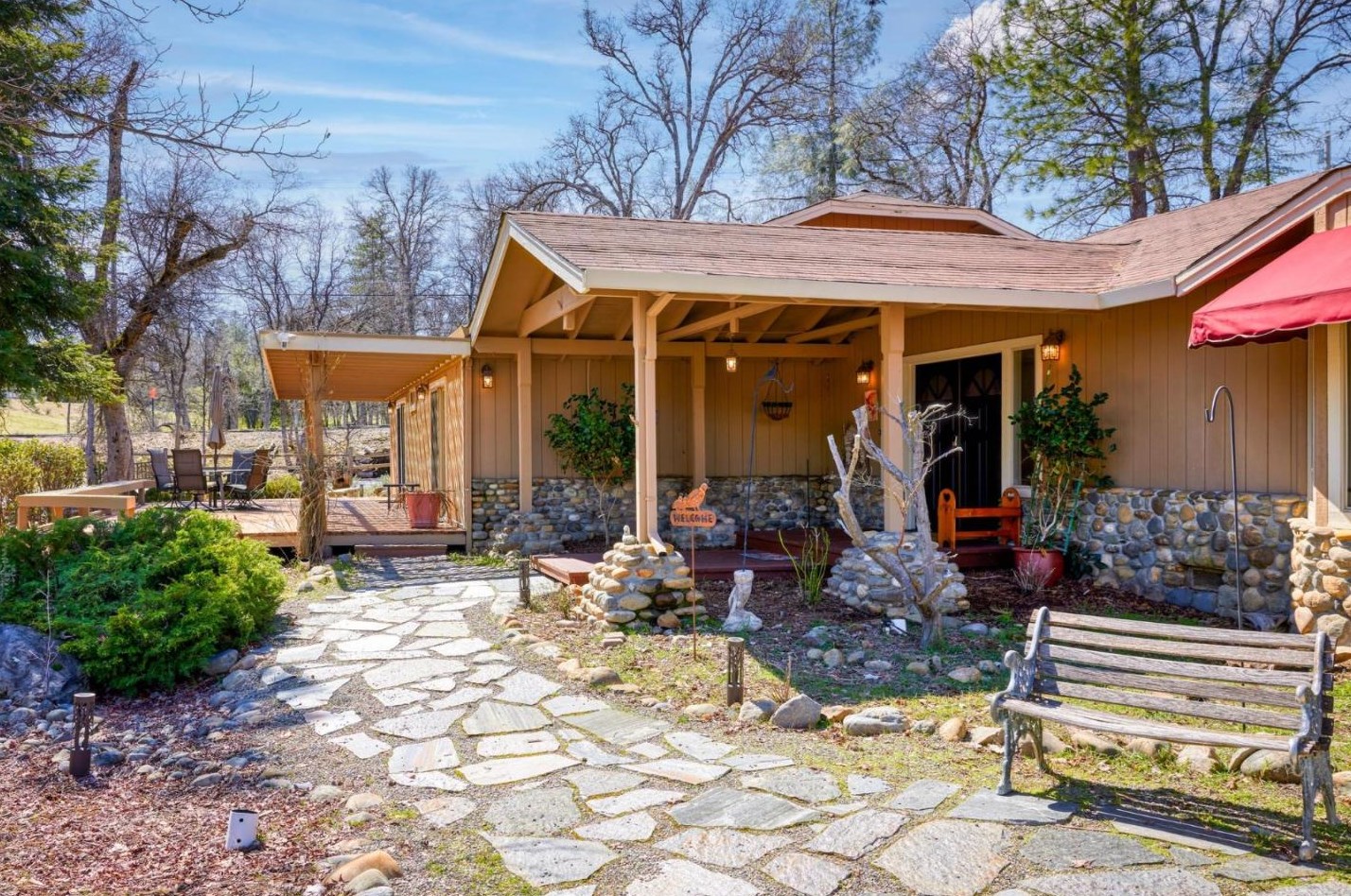 21246 Jimmersall Ln, Groveland, CA 95321