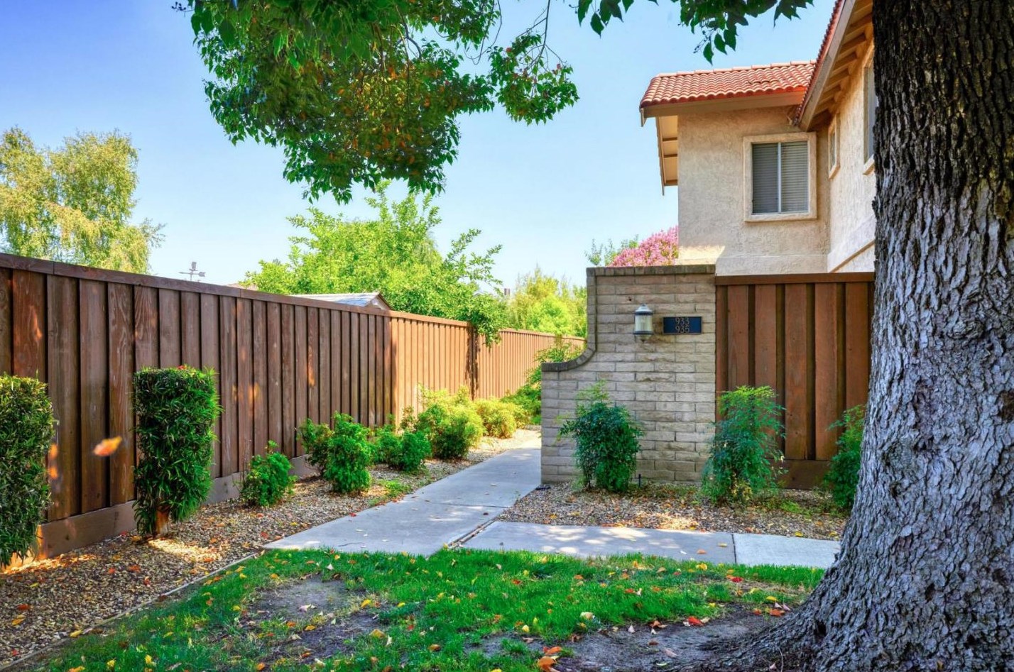 935 Claremont Ct, Modesto, CA 95356