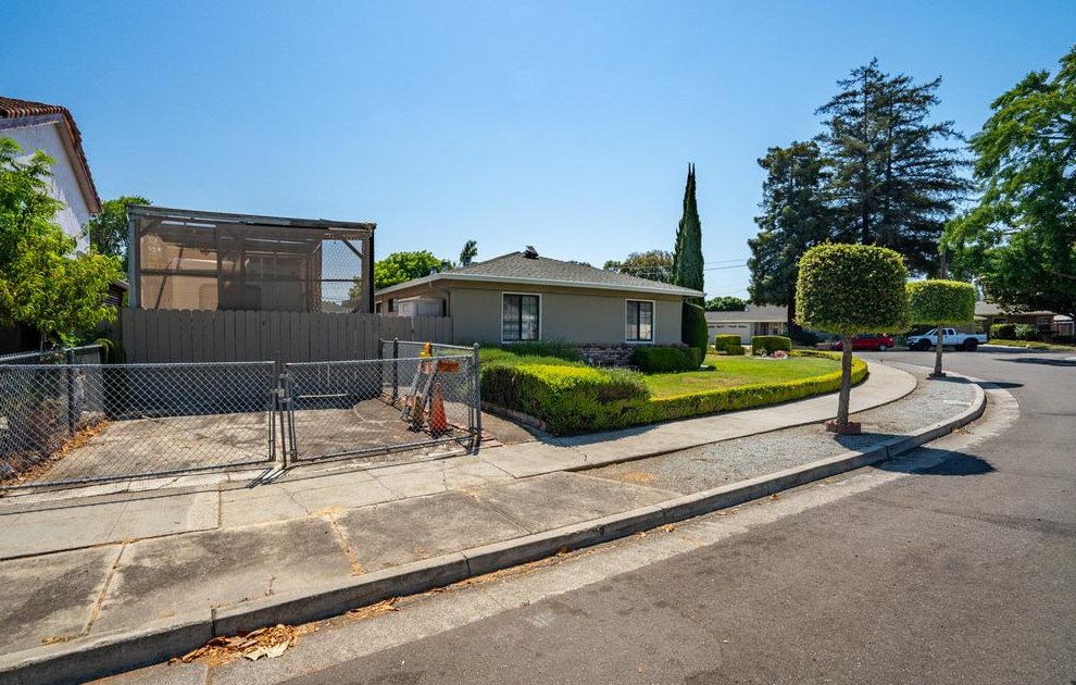 1765 Walnut Grove Ave, San Jose CA  95126-1335 exterior