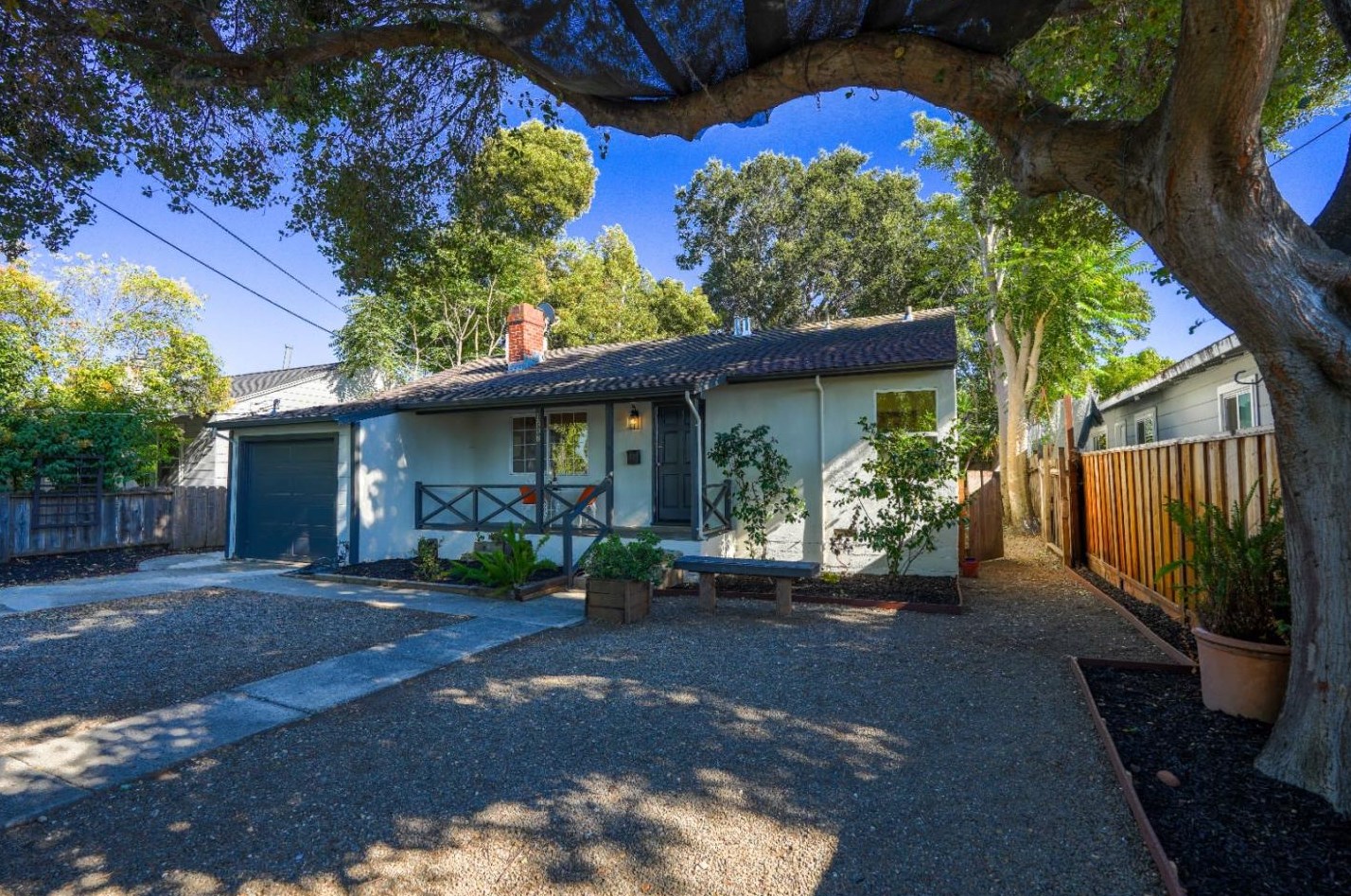 1008 Bay Rd, Palo Alto, CA 94303