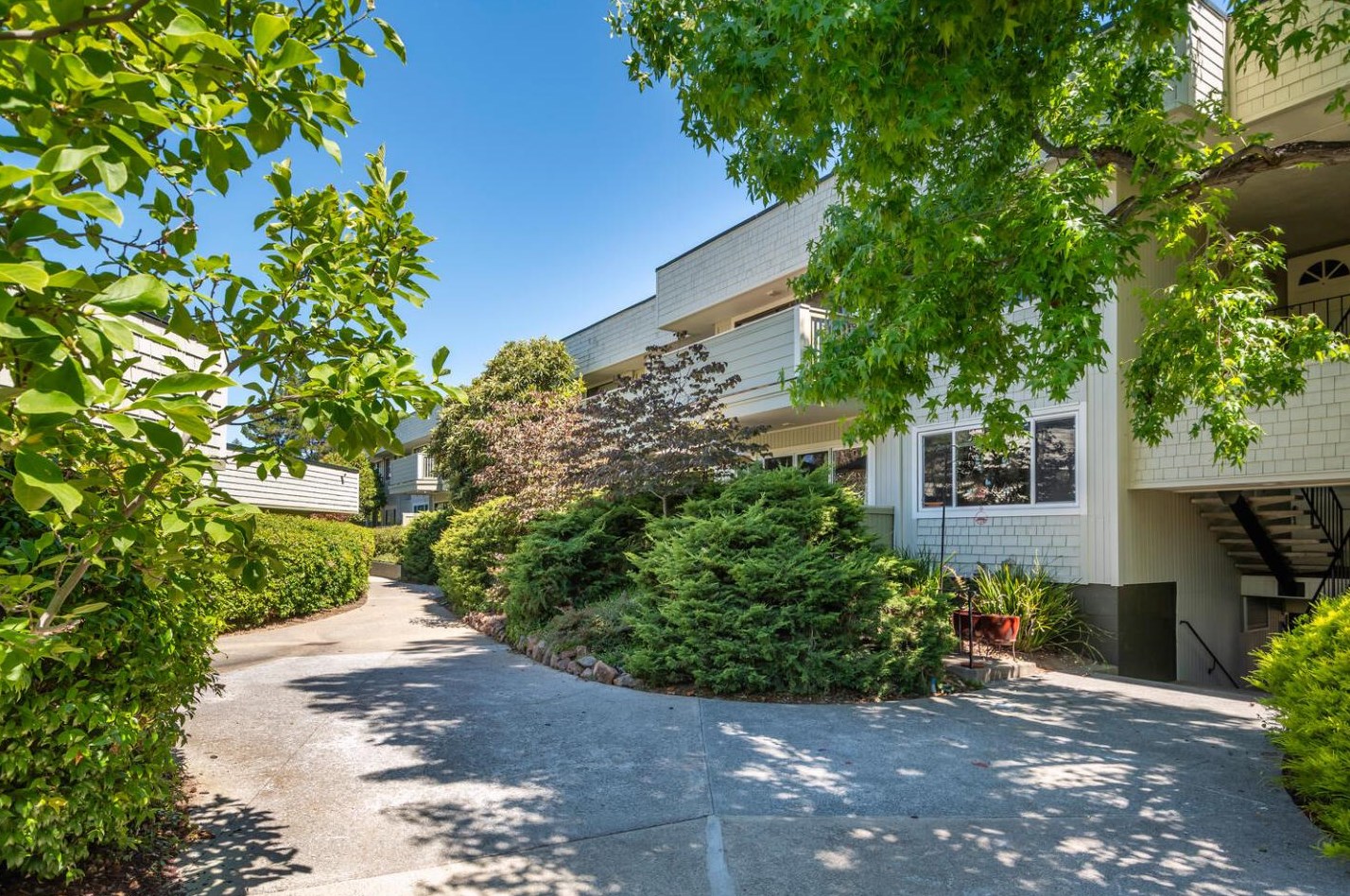 2349 Sharon Rd, Menlo Park, CA 94025-6807