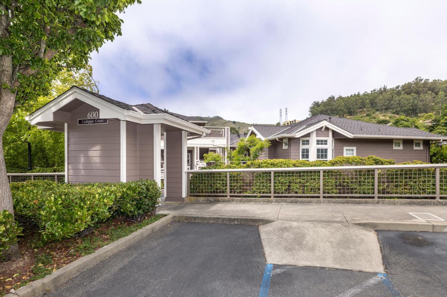 613 Callippe Ct, Brisbane, CA 94005-1247