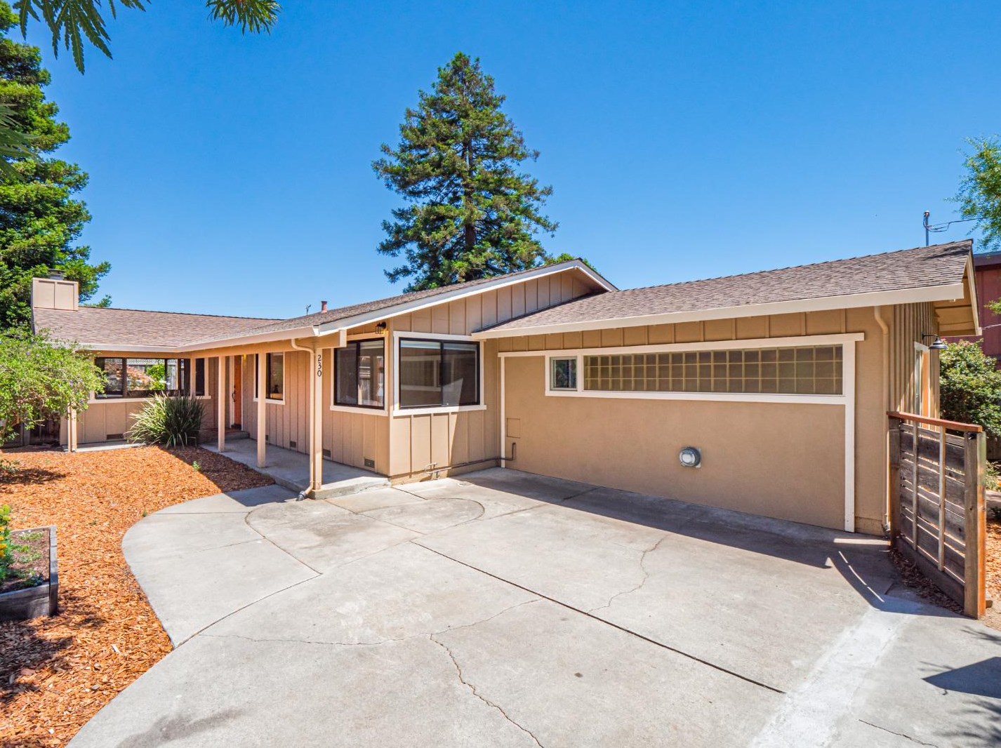 230 Seaside St, Santa Cruz, CA 95060-5325