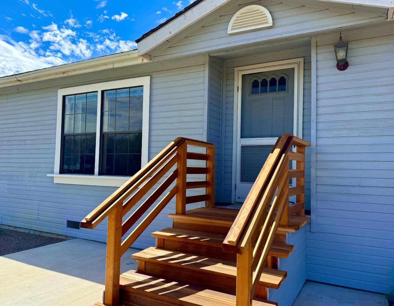 190 Comstock Rd, Hollister, CA 95023