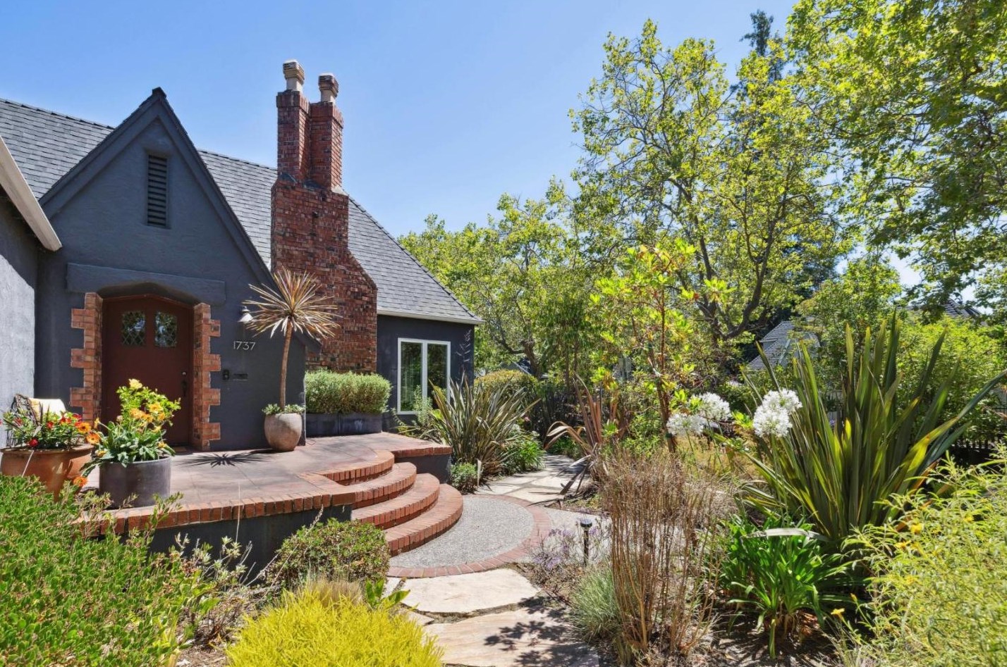1737 Brewster Ave, Redwood City, CA 94062