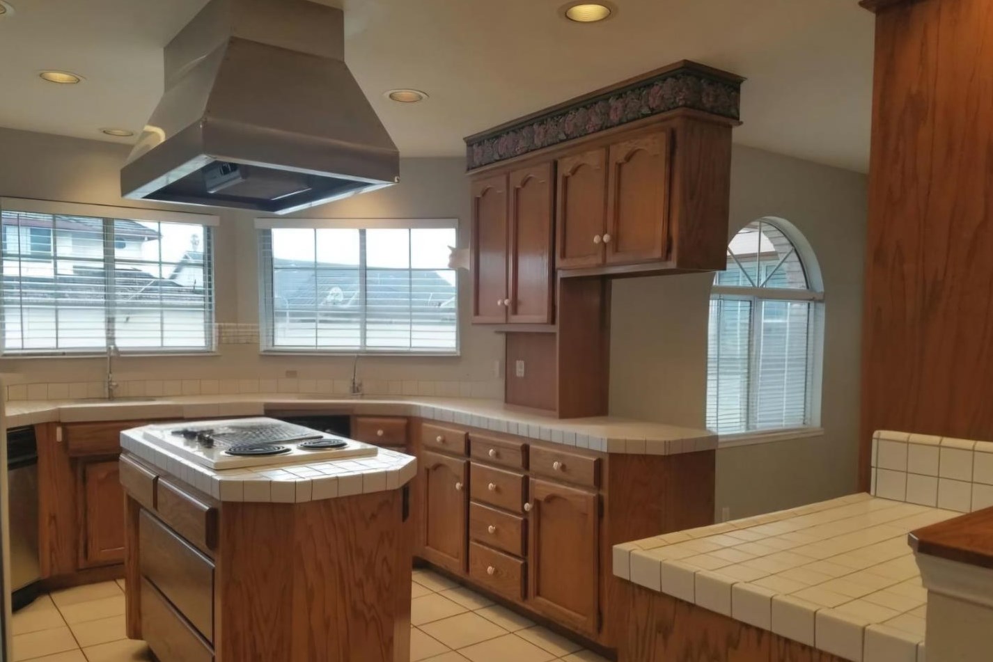 1058 Kentfield Dr, Salinas, CA 93901
