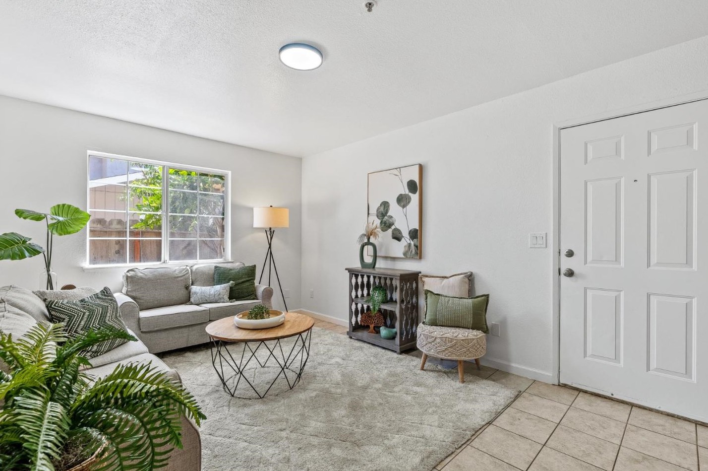 10 Rico Cir, Salinas, CA 93907
