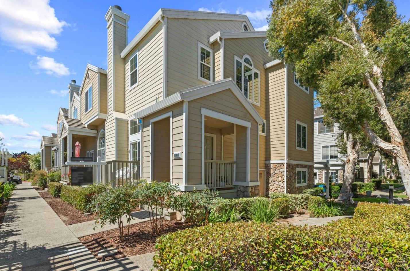 8 Batten Ln, Redwood City, CA 94065