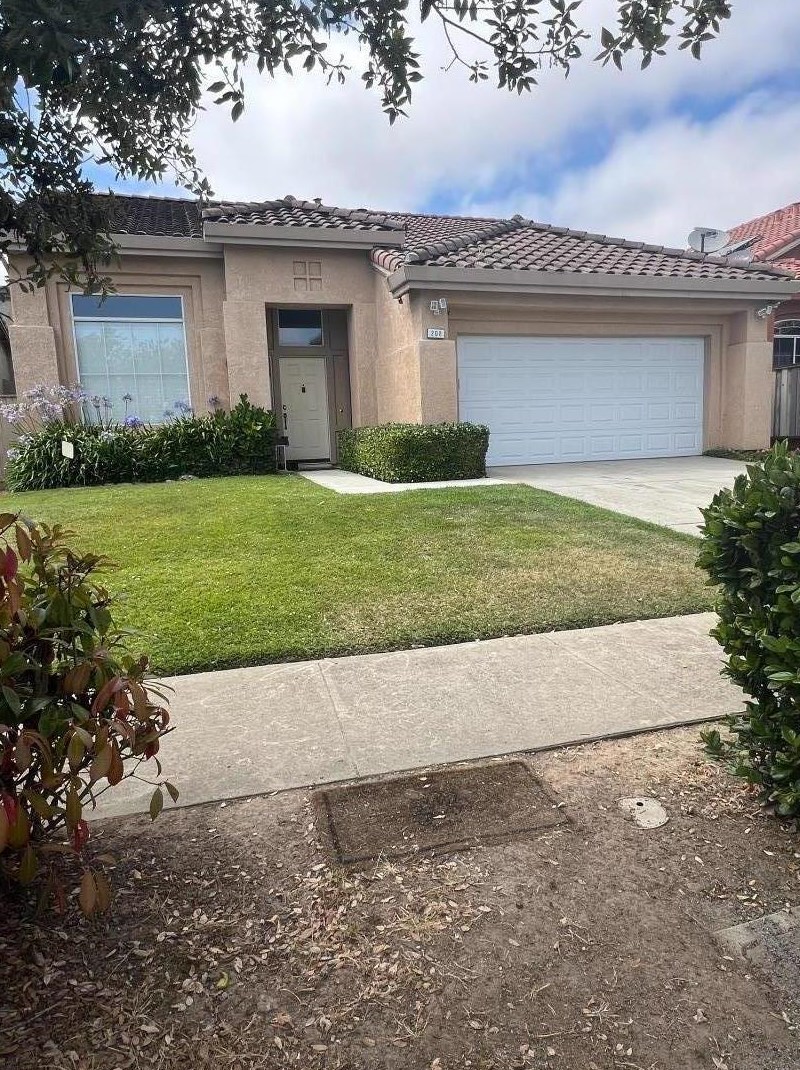 208 Clinton Ct, Salinas, CA 93906