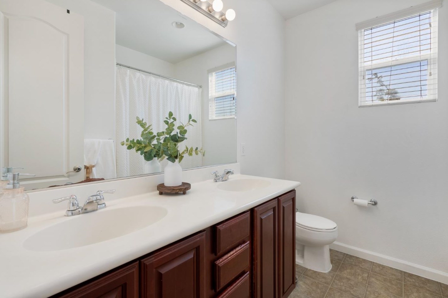 1731 Brighton Dr, Hollister CA  95023-8075 exterior