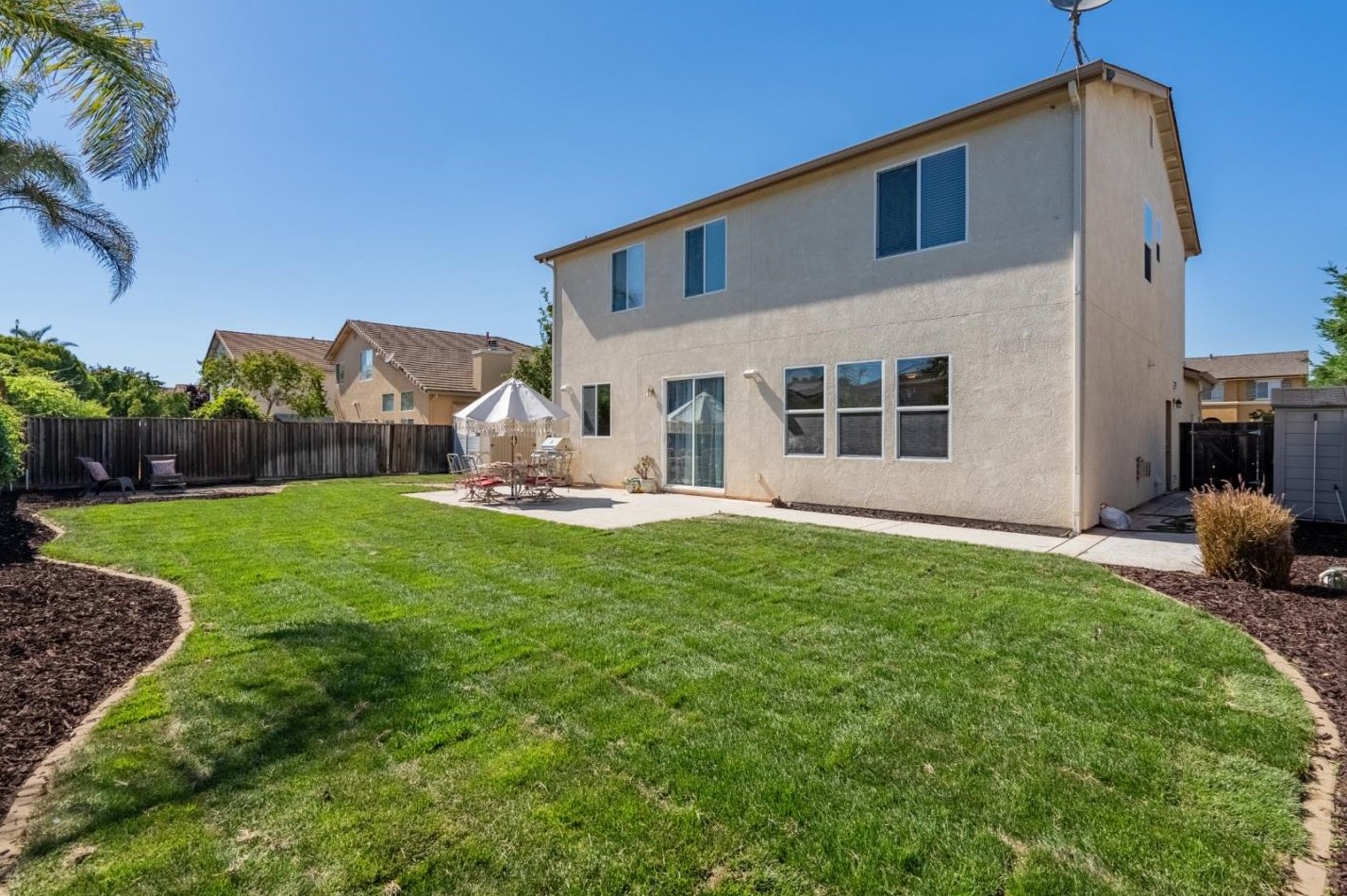 1731 Brighton Dr, Hollister CA  95023-8075 exterior