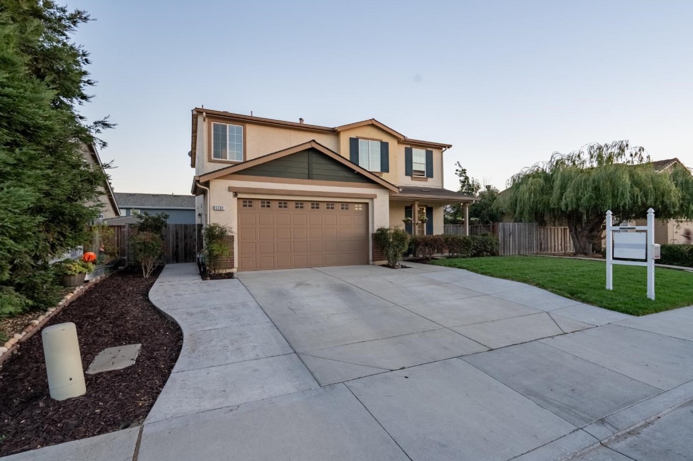 1731 Brighton Dr, Hollister CA  95023-8075 exterior