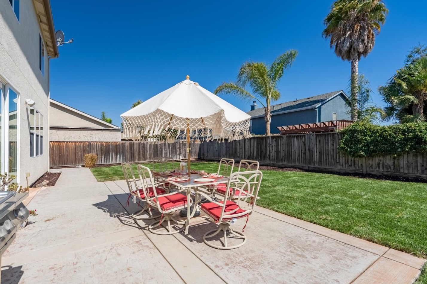 1731 Brighton Dr, Hollister CA  95023-8075 exterior