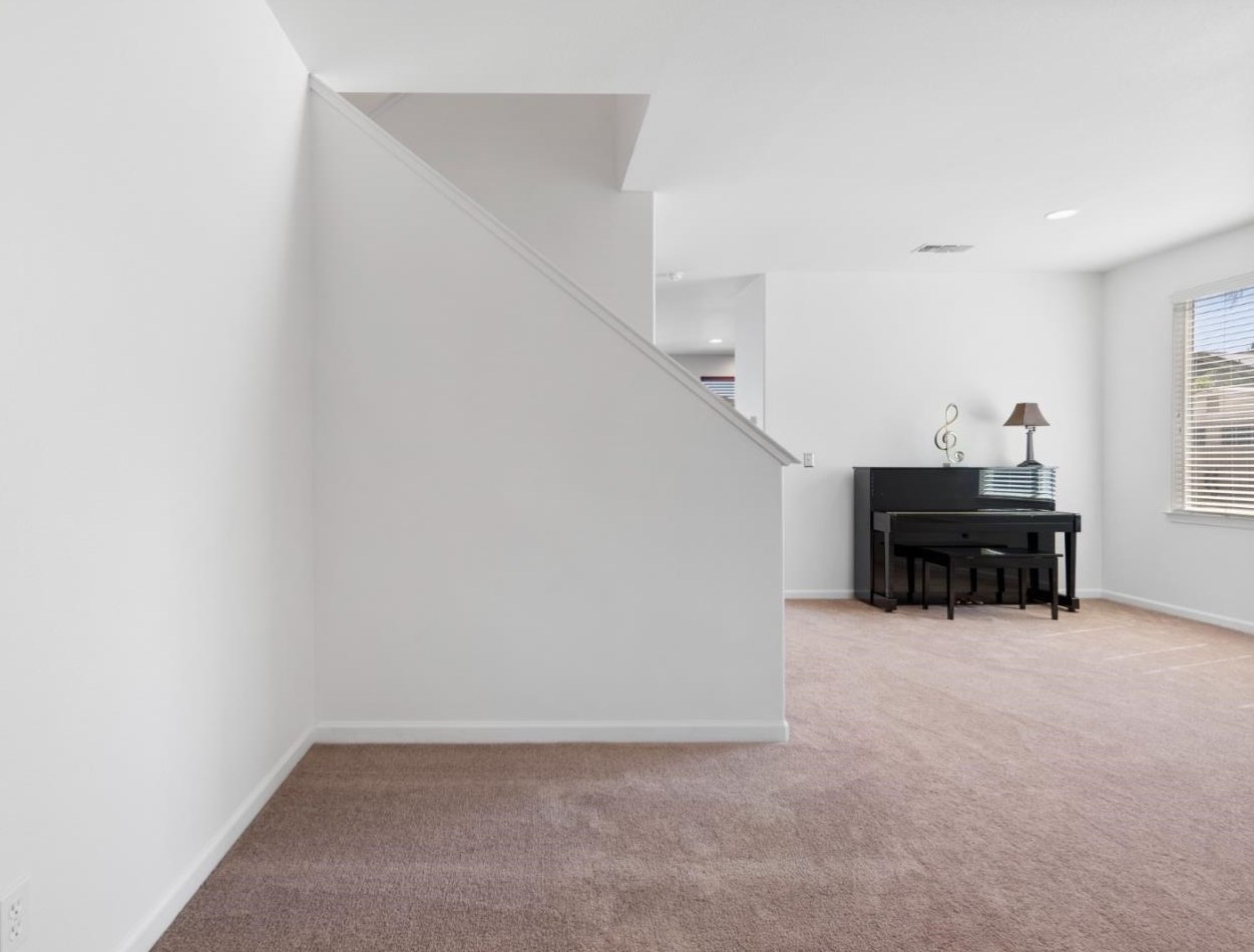 1731 Brighton Dr, Hollister CA  95023-8075 exterior