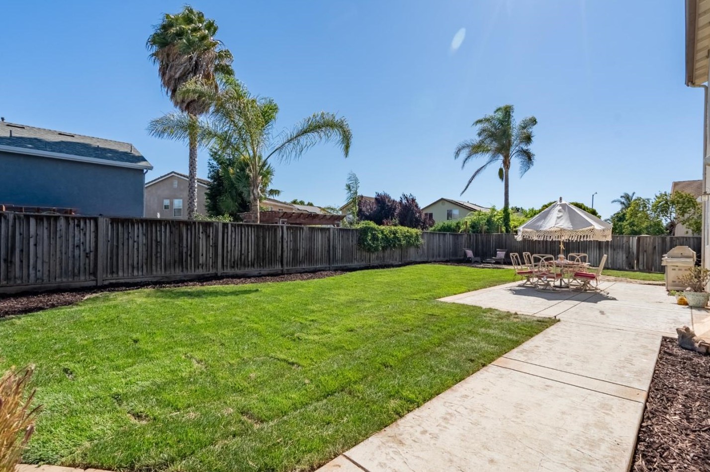 1731 Brighton Dr, Hollister CA  95023-8075 exterior
