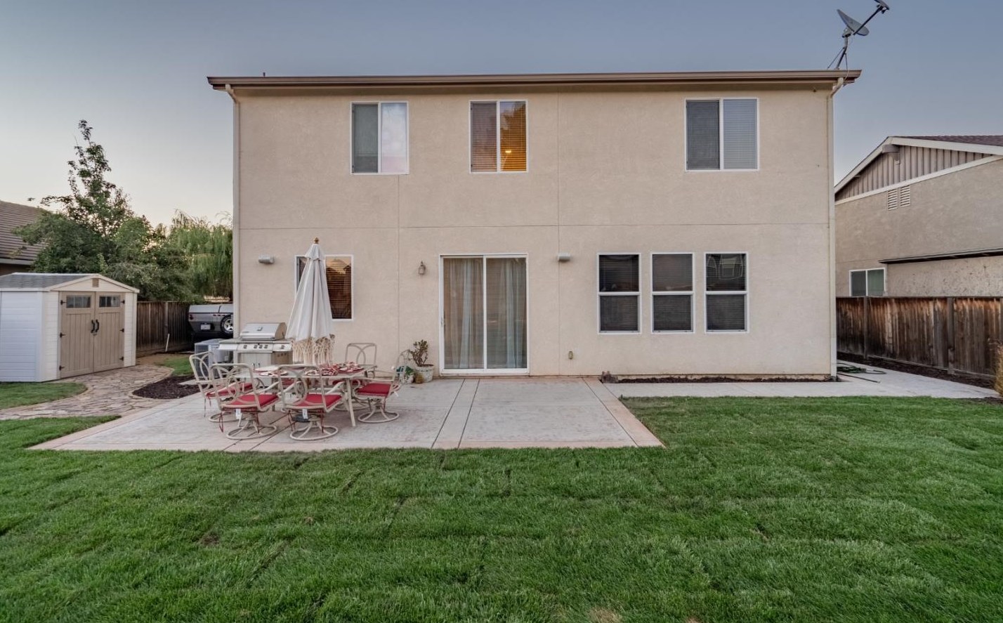 1731 Brighton Dr, Hollister CA  95023-8075 exterior