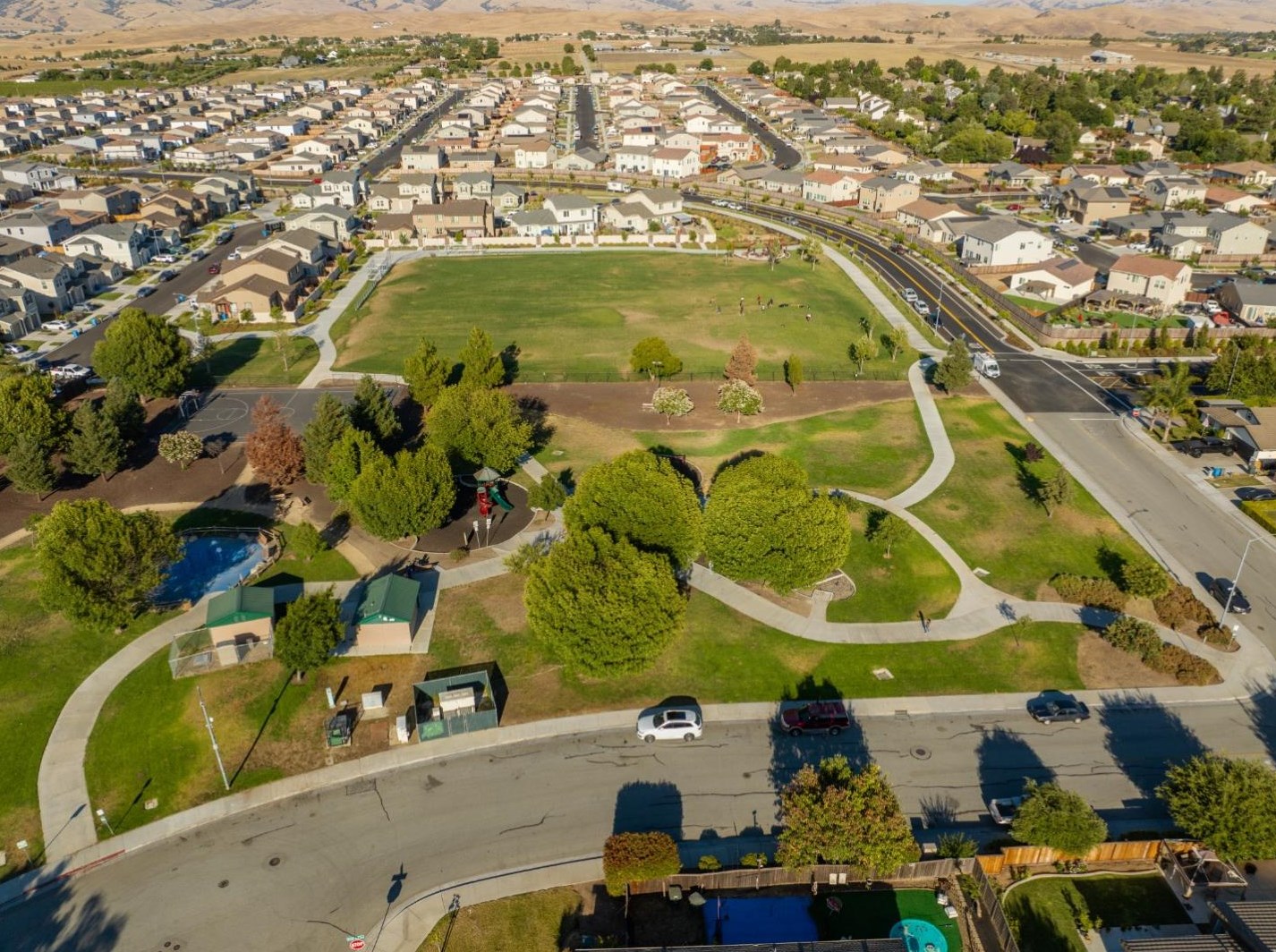 1731 Brighton Dr, Hollister CA  95023-8075 exterior