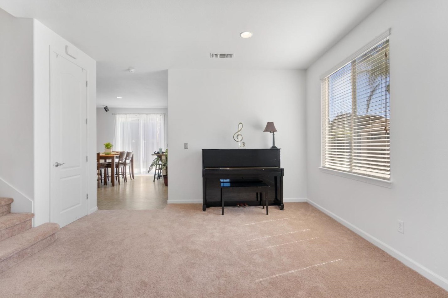 1731 Brighton Dr, Hollister CA  95023-8075 exterior