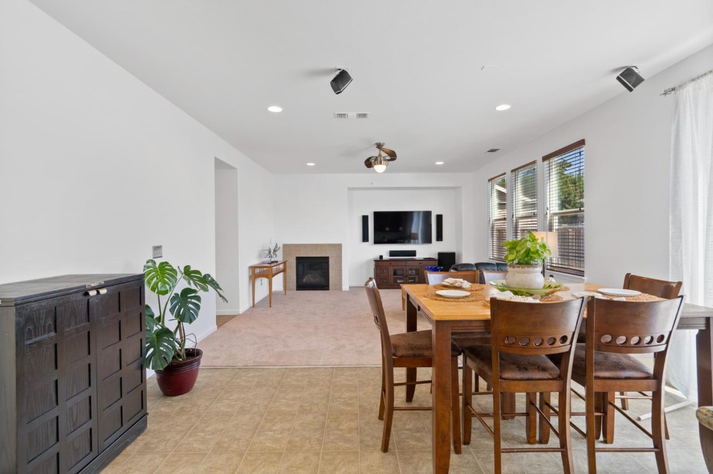 1731 Brighton Dr, Hollister CA  95023-8075 exterior