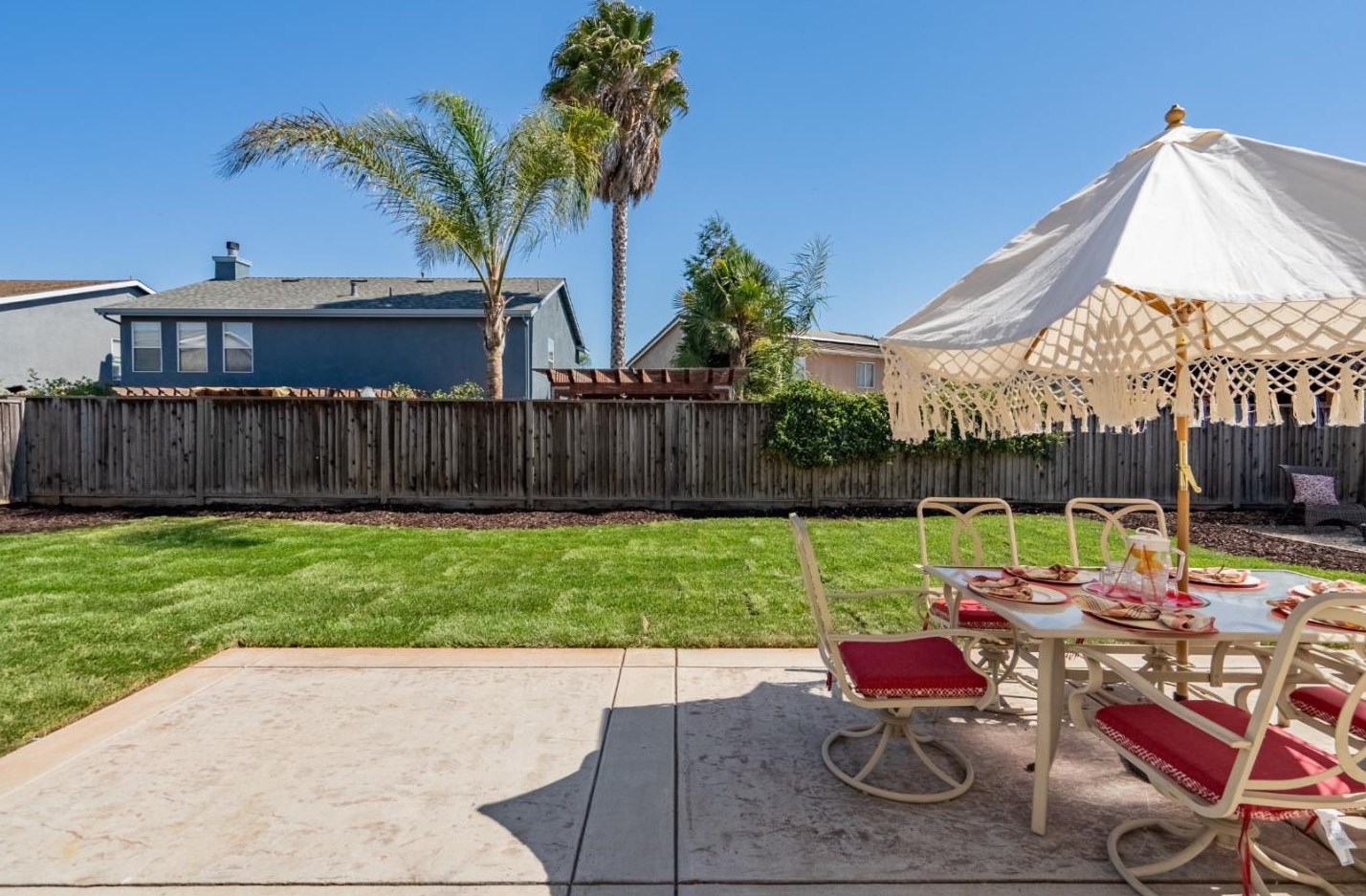 1731 Brighton Dr, Hollister CA  95023-8075 exterior