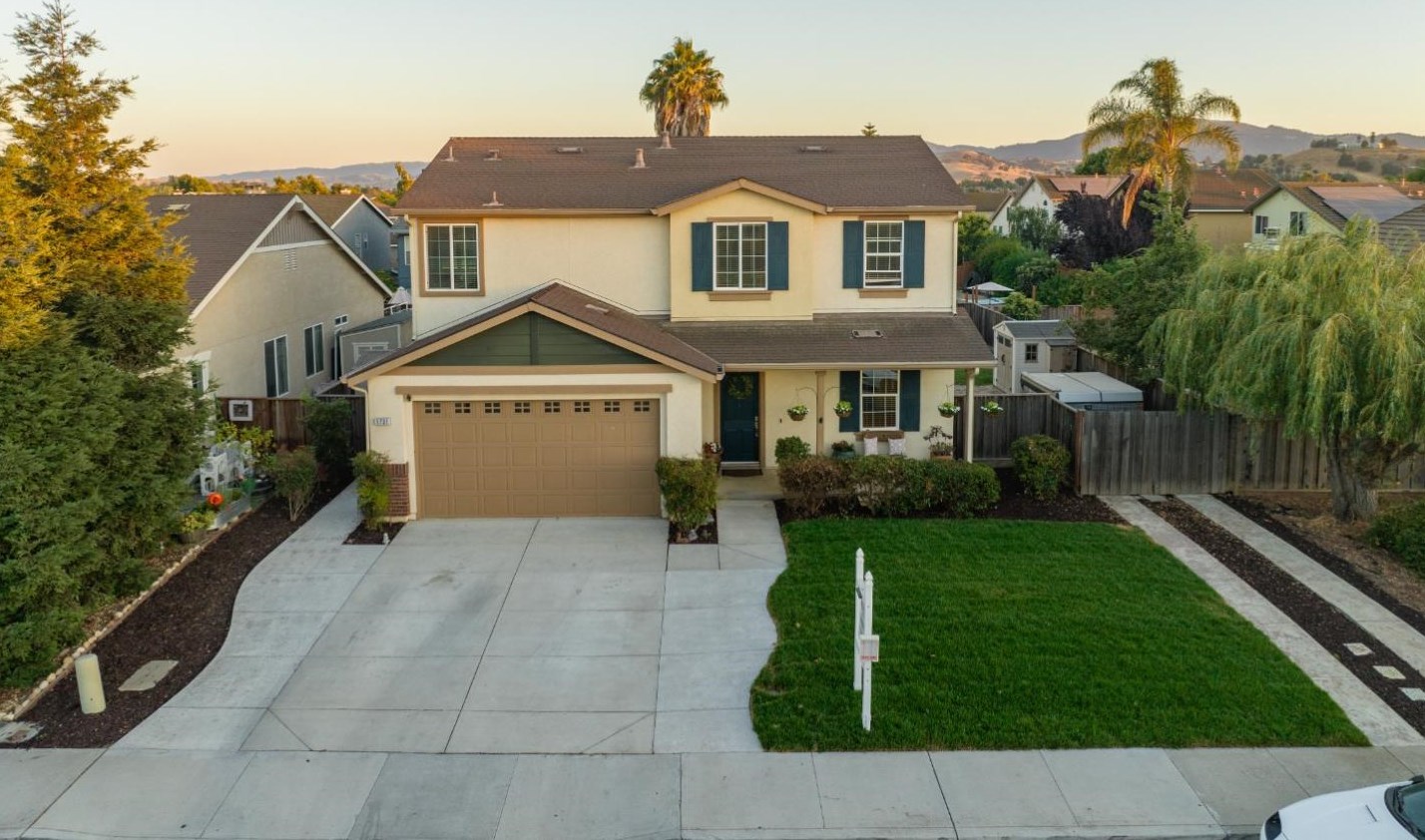 1731 Brighton Dr, Hollister CA  95023-8075 exterior