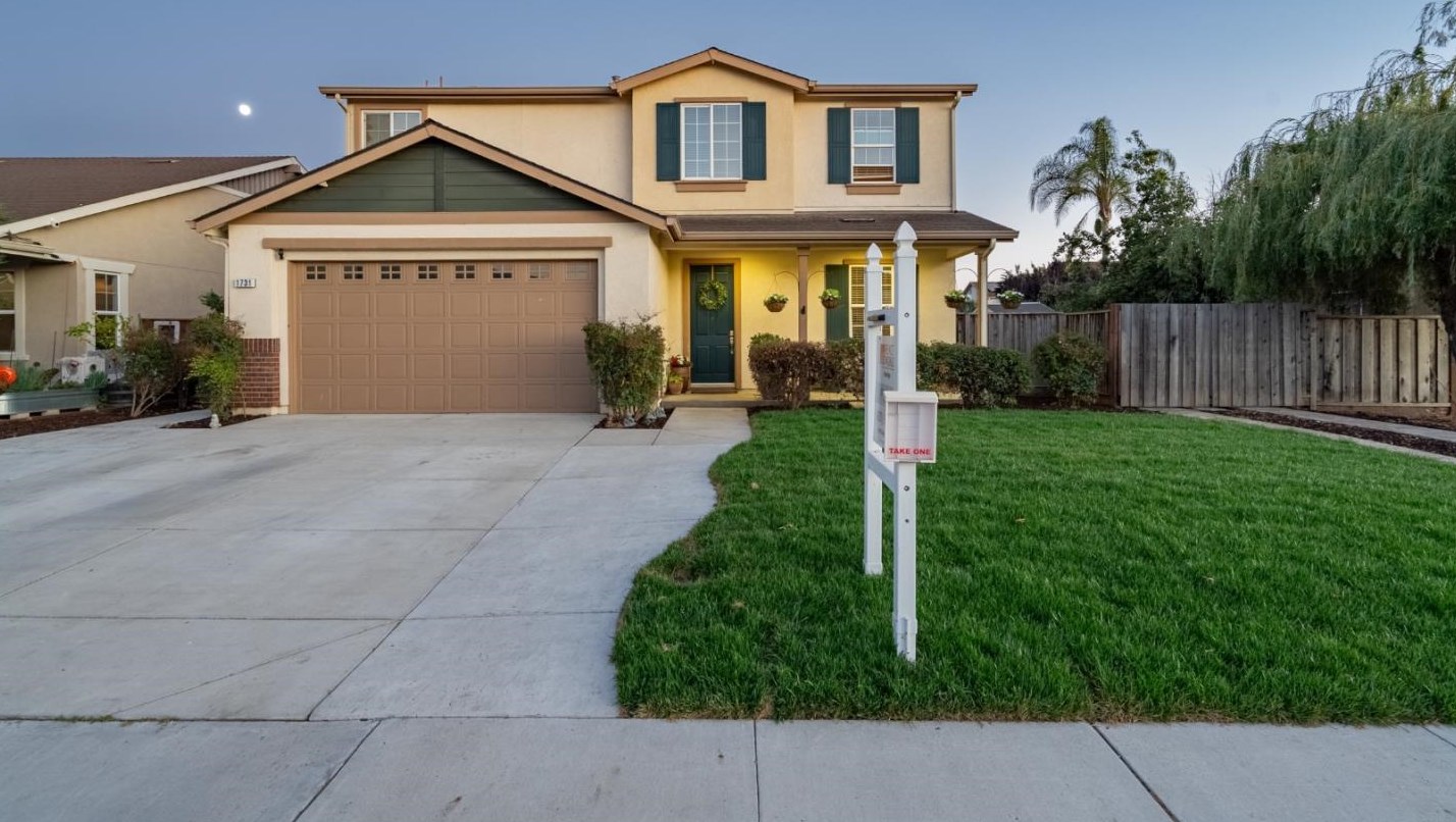 1731 Brighton Dr, Hollister CA  95023-8075 exterior