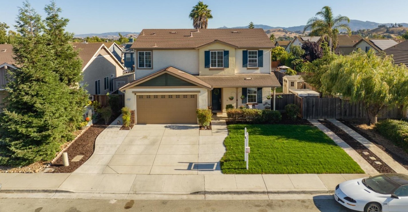 1731 Brighton Dr, Hollister CA  95023-8075 exterior