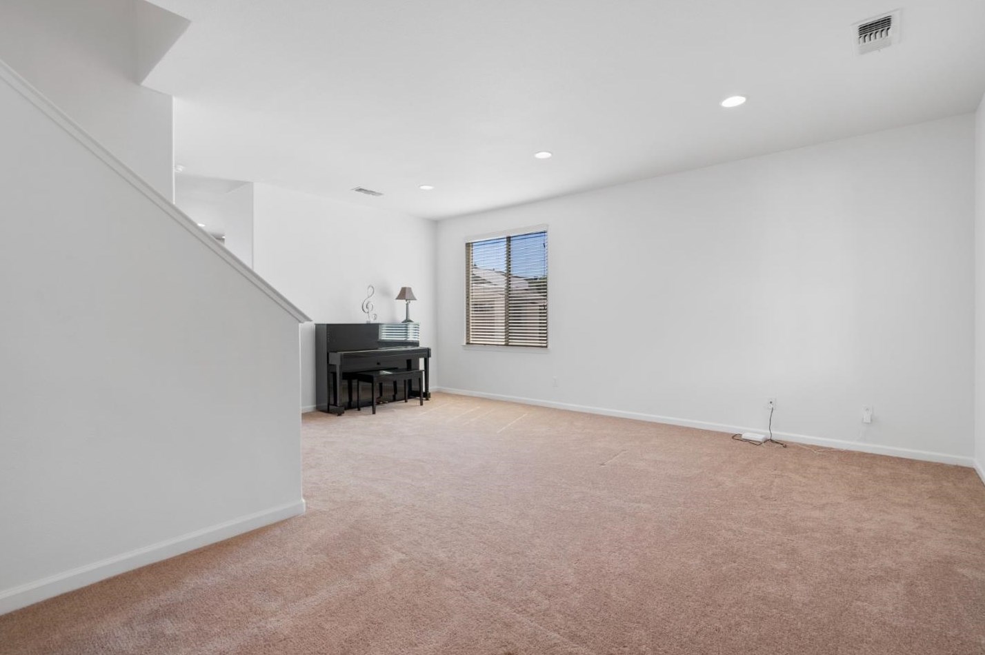 1731 Brighton Dr, Hollister CA  95023-8075 exterior