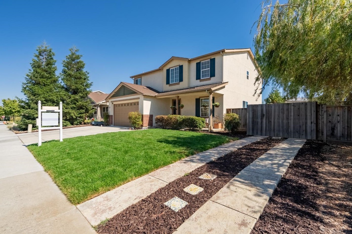 1731 Brighton Dr, Hollister CA  95023-8075 exterior