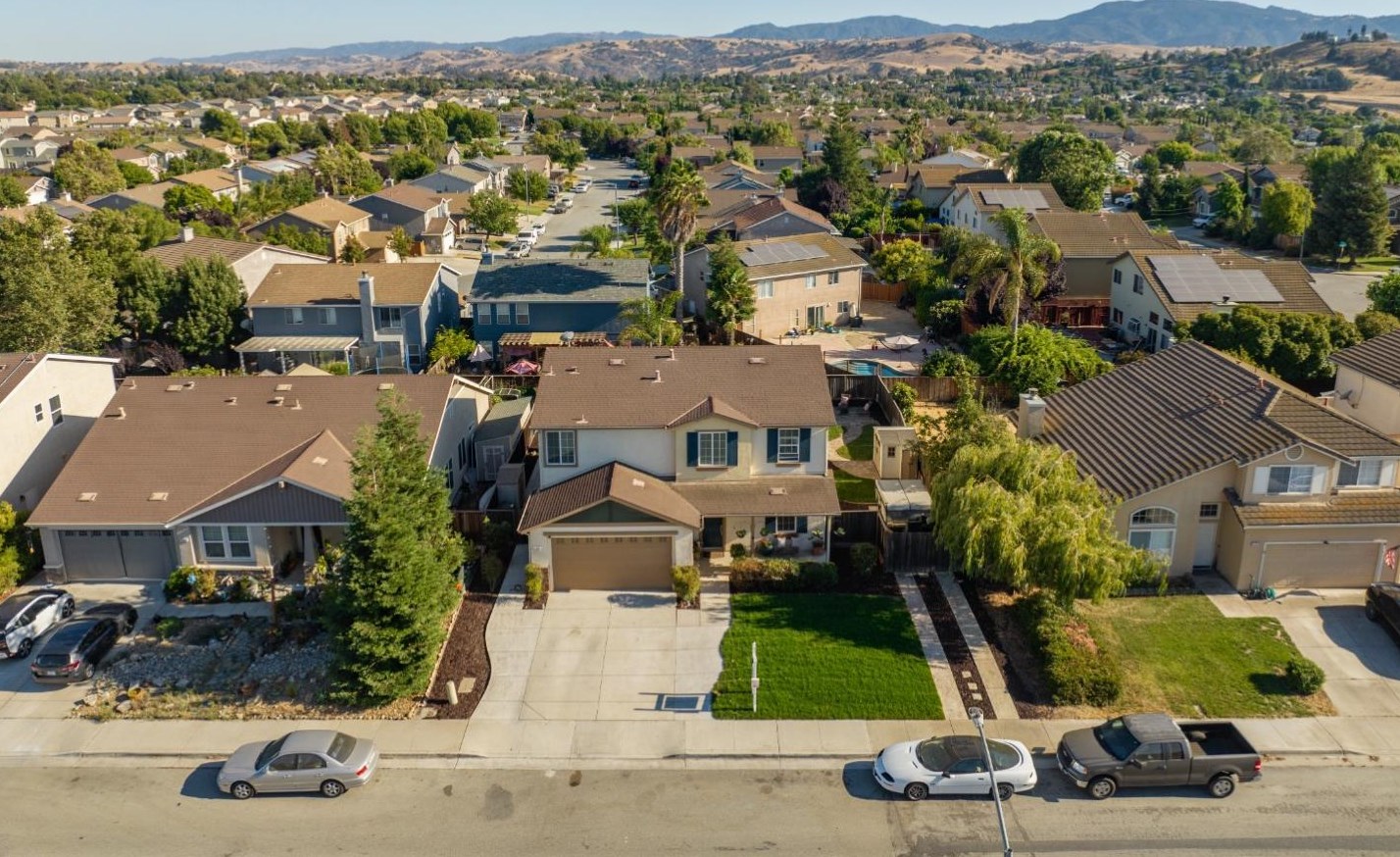 1731 Brighton Dr, Hollister CA  95023-8075 exterior