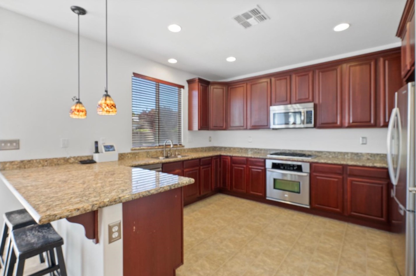 1731 Brighton Dr, Hollister CA  95023-8075 exterior