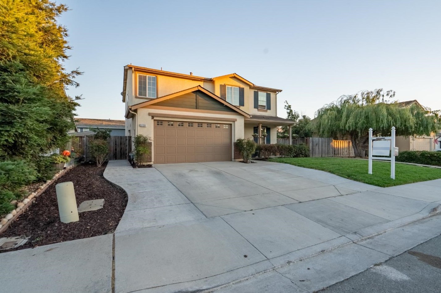 1731 Brighton Dr, Hollister CA  95023-8075 exterior