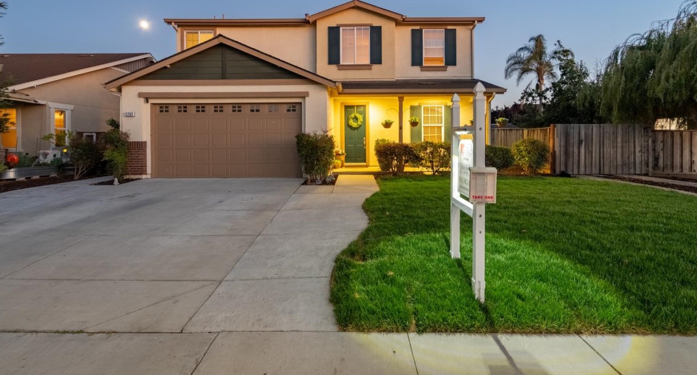 1731 Brighton Dr, Hollister CA  95023-8075 exterior
