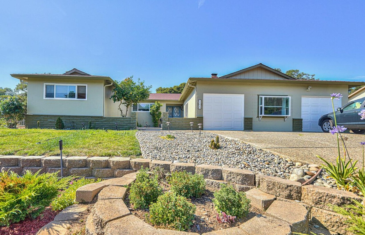 15645 Charter Oak Blvd, Salinas, CA 93907
