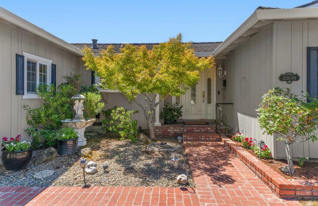 20690 Rodrigues Ave, Cupertino, CA 95014-2965