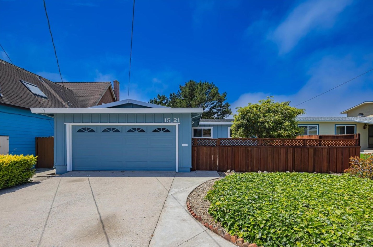 1521 Crespi Dr, Pacifica, CA 94044